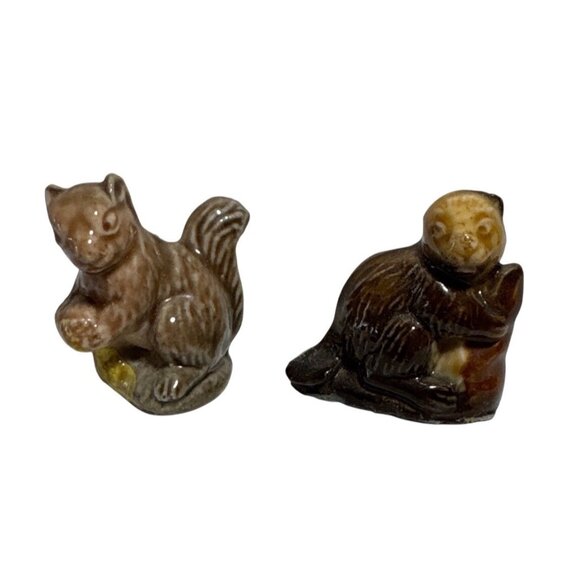 Vintage Wade Whimsies England Squirrel & Beaver Porcelain Figurines Red Rose Tea - Picture 1 of 7